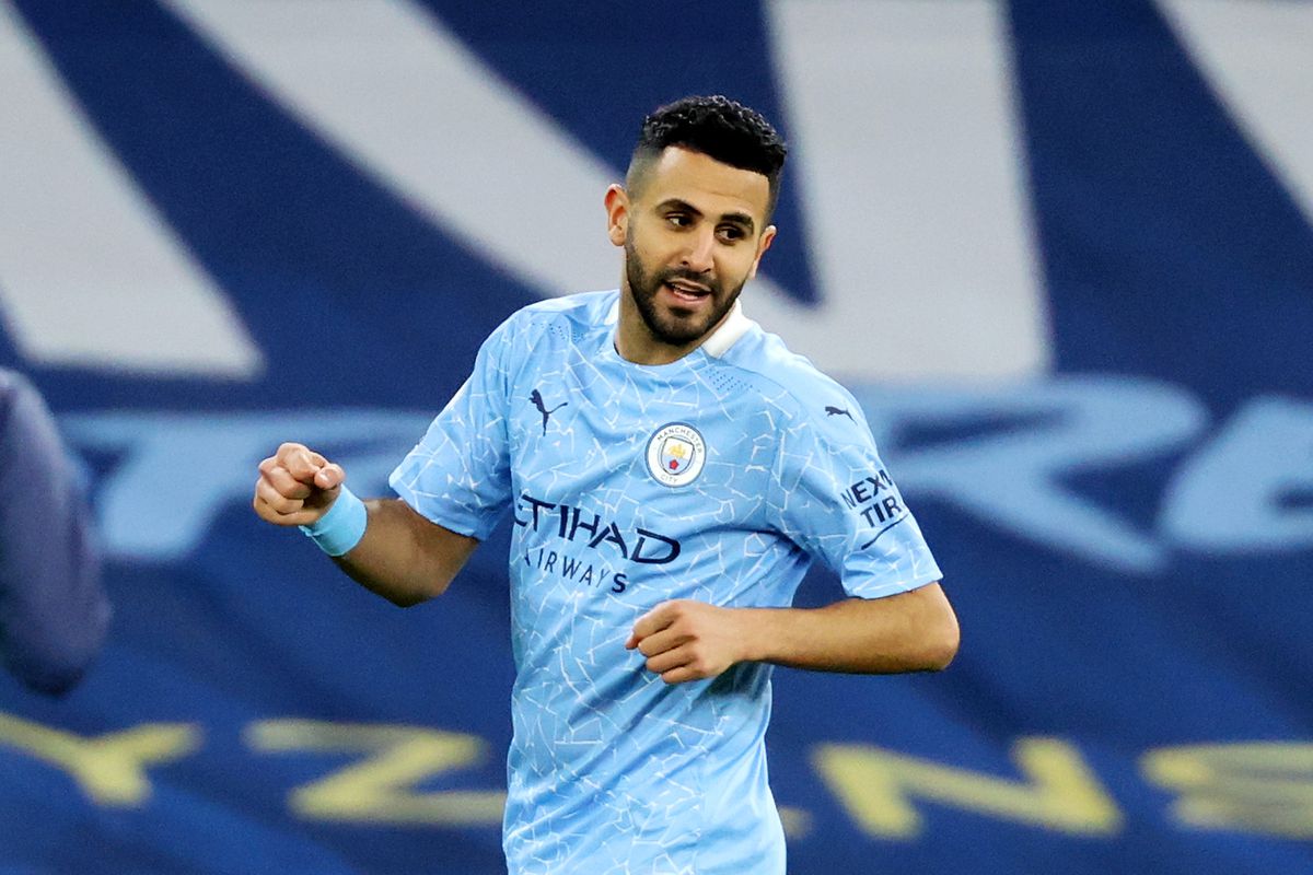 Riyad Mahrez bắt đầu sự nghiệp thi đấu bóng đá của mình là một cầu thủ trẻ tại câu lạc bộ AAS Sarcelles của Pháp